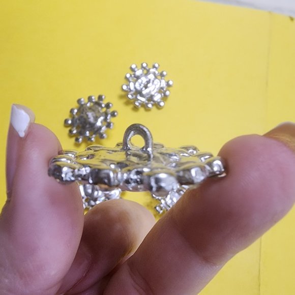 5 matching Vintage clear Rhinestone and Faux Pearl Buttons w shank silver tone - Picture 10 of 10